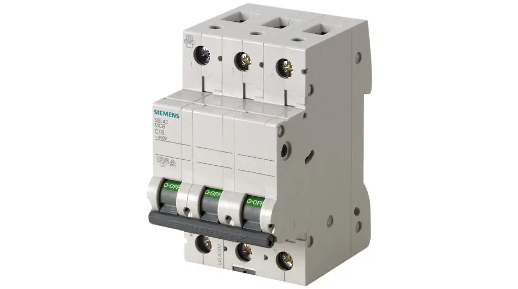 Breaker para Riel DIN de 3 Polos, 32A, 240V, 10KA, 5SL4332-7RC
